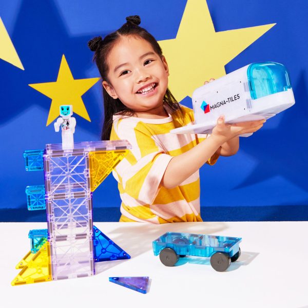 Space 32-Piece Set made by Magna-Tiles